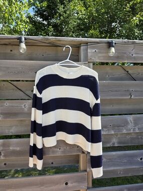 Relaxed Fit Crewneck Sweater | Size Medium